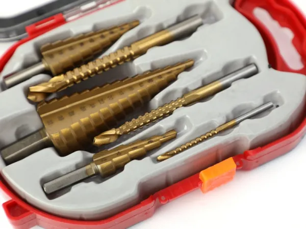 Conjunto de broca escalonada de 6 unidades e broca dente de serra