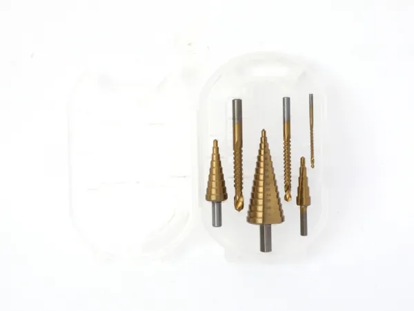 Conjunto de broca escalonada de 6 unidades e broca dente de serra