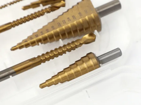 Conjunto de broca escalonada de 6 unidades e broca dente de serra