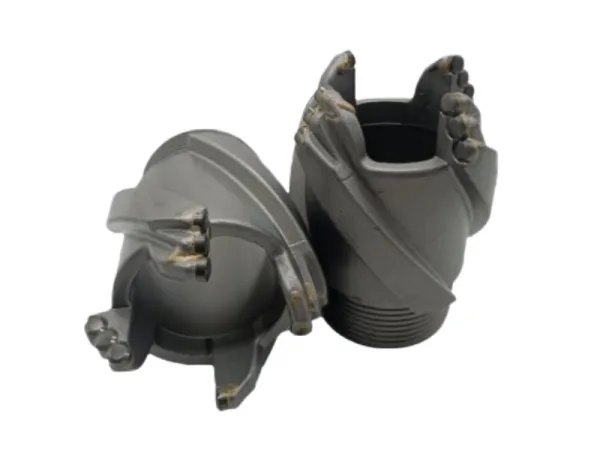 Broca de perfuração de estrutura em espiral