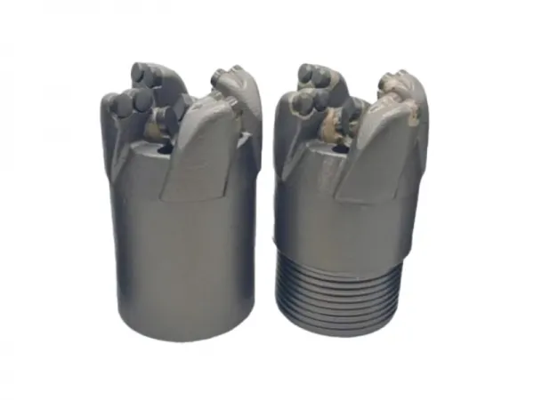 Broca espiral de quatro asas sem núcleo