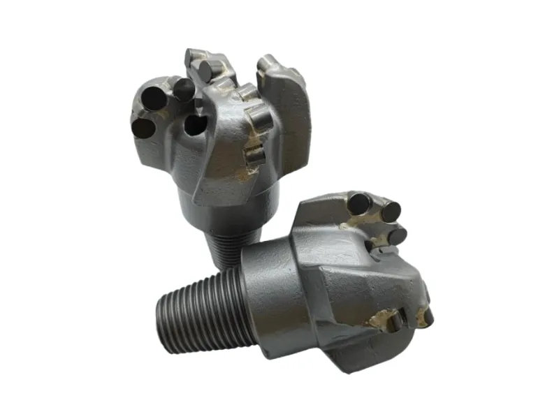 Bit PDC de arco de quatro asas