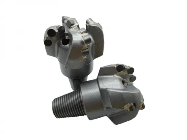 Bit PDC de arco de quatro asas