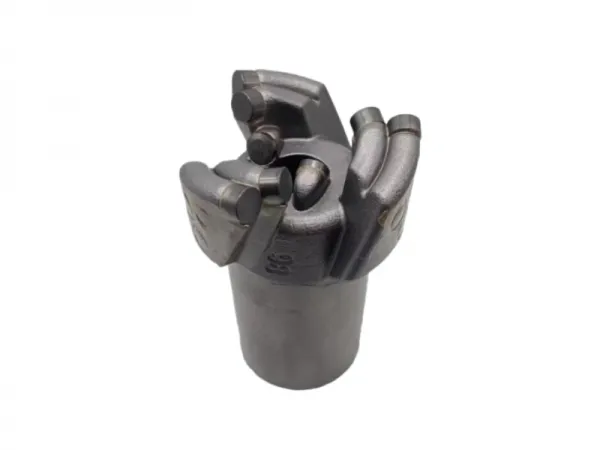 Broca embutida em espiral de três asas