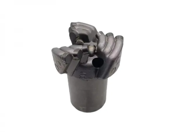 Broca embutida em espiral de três asas