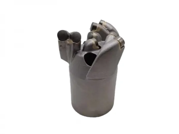 Broca embutida em espiral de três asas